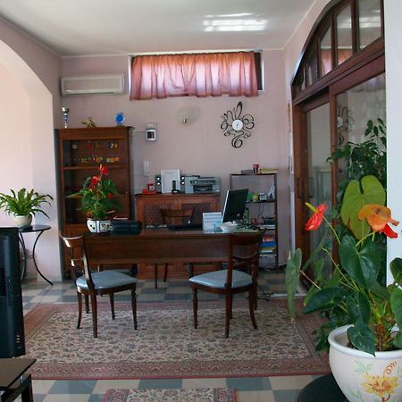 מונטפיאסקונה Residence Hotel La Commenda מראה חיצוני תמונה