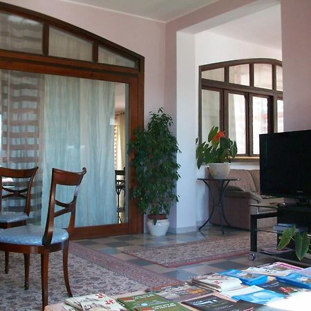 מונטפיאסקונה Residence Hotel La Commenda מראה חיצוני תמונה