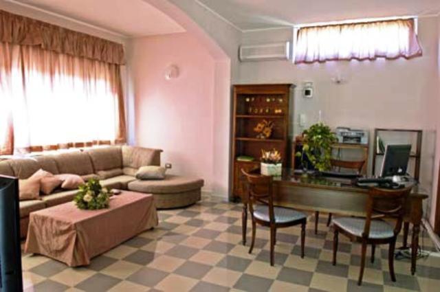 מונטפיאסקונה Residence Hotel La Commenda מראה חיצוני תמונה