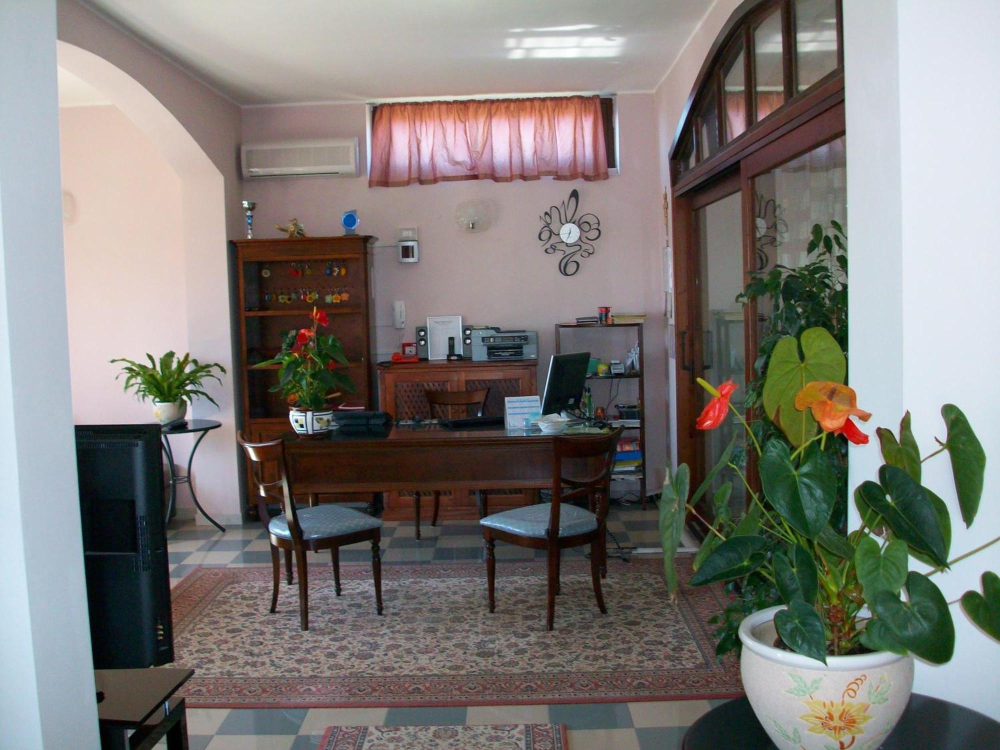 מונטפיאסקונה Residence Hotel La Commenda מראה חיצוני תמונה