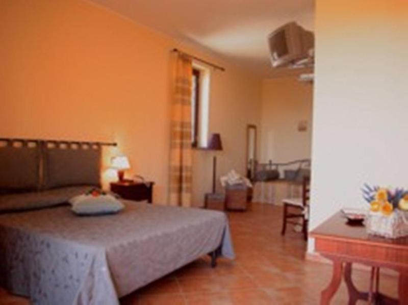 מונטפיאסקונה Residence Hotel La Commenda מראה חיצוני תמונה