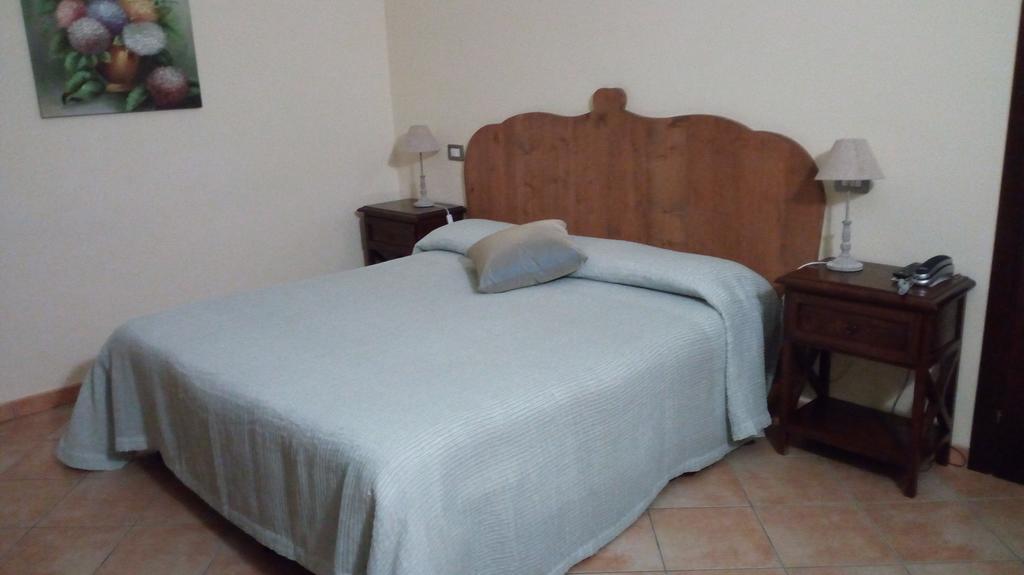 מונטפיאסקונה Residence Hotel La Commenda מראה חיצוני תמונה