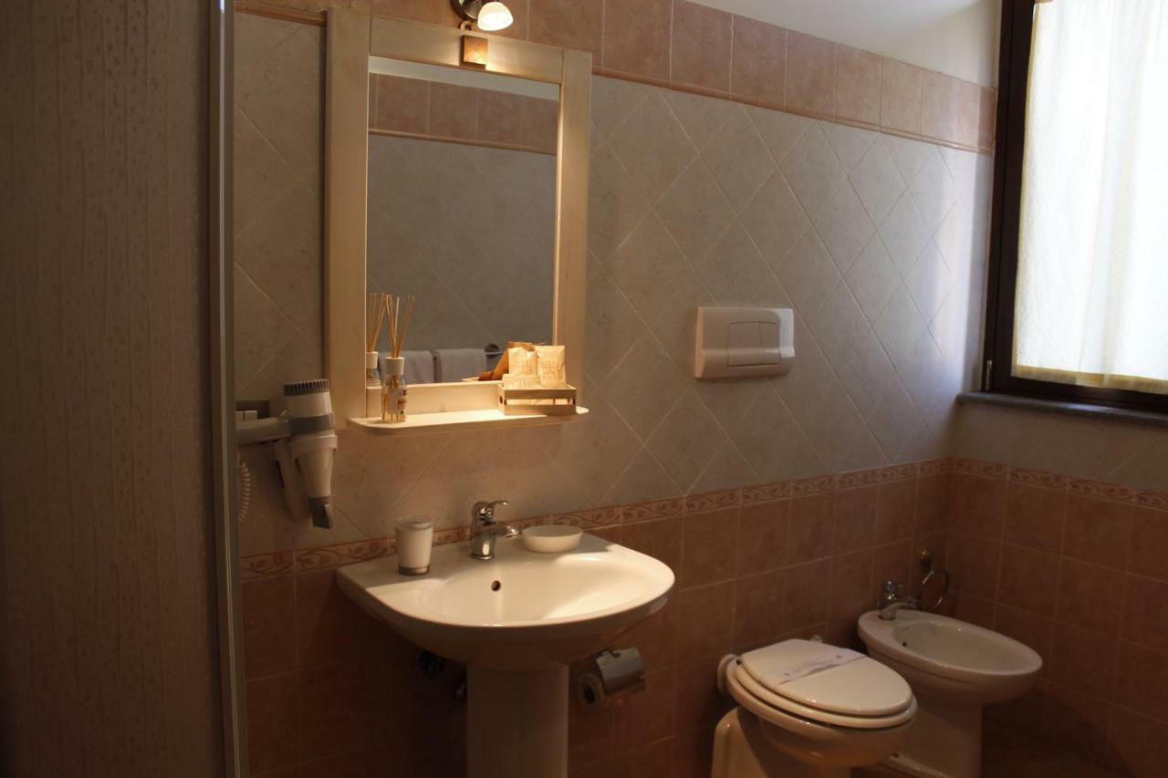 מונטפיאסקונה Residence Hotel La Commenda מראה חיצוני תמונה