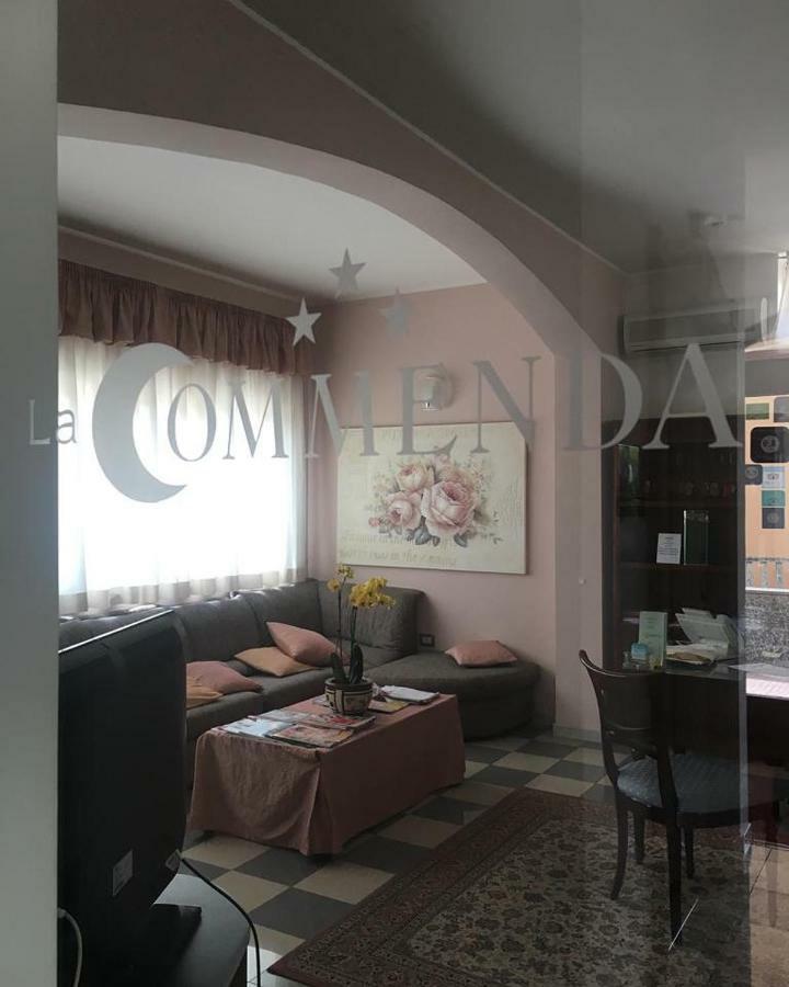 מונטפיאסקונה Residence Hotel La Commenda מראה חיצוני תמונה